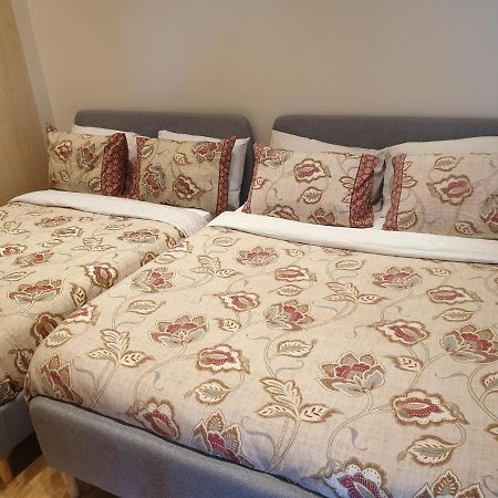 London Luxury Apartments 1Min Walk From Underground, With Free Parking Free Wifi Luaran gambar