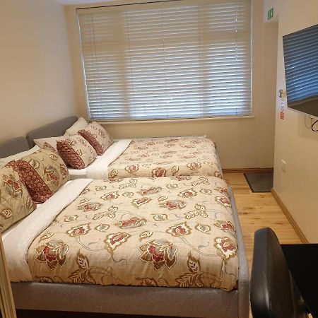 London Luxury Apartments 1Min Walk From Underground, With Free Parking Free Wifi Luaran gambar