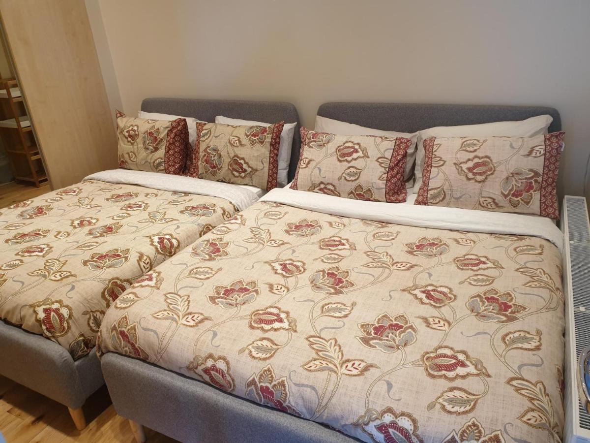 London Luxury Apartments 1Min Walk From Underground, With Free Parking Free Wifi Luaran gambar