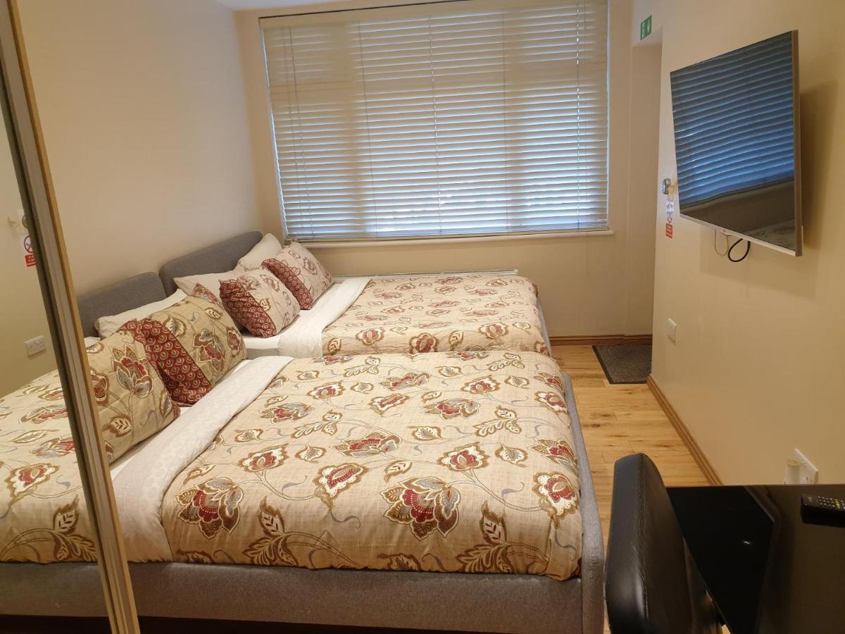 London Luxury Apartments 1Min Walk From Underground, With Free Parking Free Wifi Luaran gambar